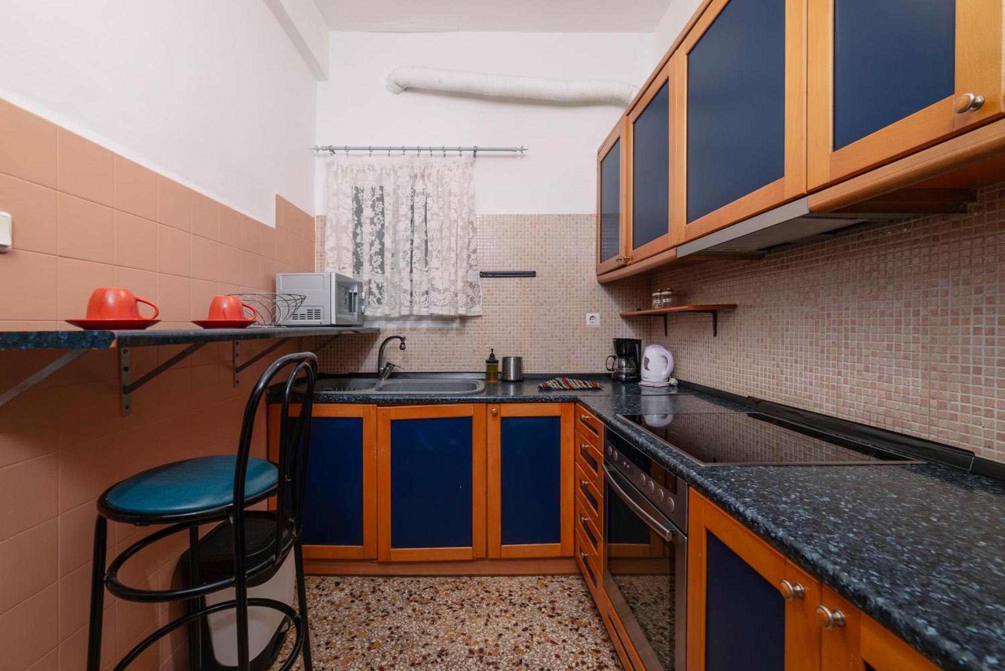 Local Urban Living 2bd In Athens